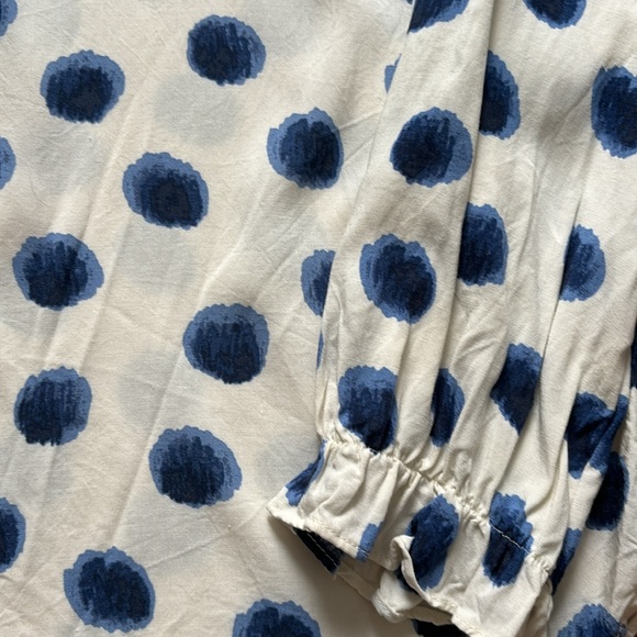 H&M white and blue polka dot blouse. Office, classic. Size small, spring - Picture 4 of 4